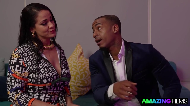 Miss Raquel - Amazing Curvy Milf_main_thumbnail