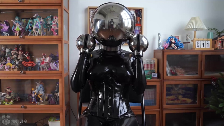 Girl In Latex And Metal And Chastity Belt With Vibrator_main_thumbnail