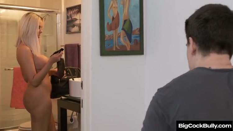 Nina Elle In_main_thumbnail