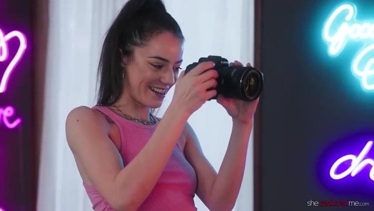 Jill Kassidy & Kylie Quinn - Seducing The New Photographer_main_thumbnail