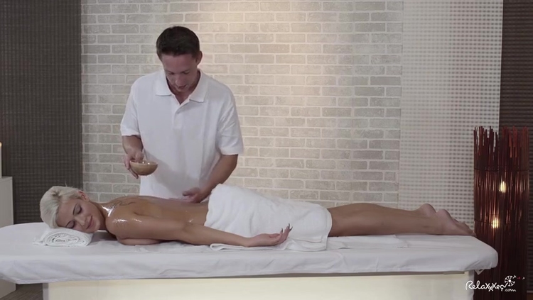 2016 Ria Sun - Sexy Czech Blondie Ria Sun Gets Drenched In Oil And Fucked By Masseur - All Sex Blowjob_main_thumbnail