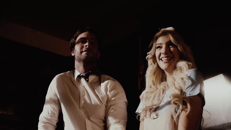 Beautiful Blond Hair Babe Kiara Cole Gets A Good Ban_main_thumbnail