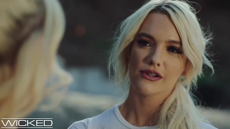 Hottie Lesbian Blondie Facesitting And Eating Each O_main_thumbnail