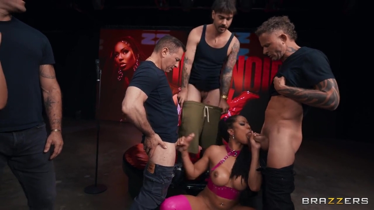 Kira Noir On Display - - Ameena Green & Demi Hawks & Emma Rose & Jena Larose & Katerina Deville & Kendra Cole & Kira Noir & Linda Lan & Liv Revamped & Queenie Sateen_main_thumbnail