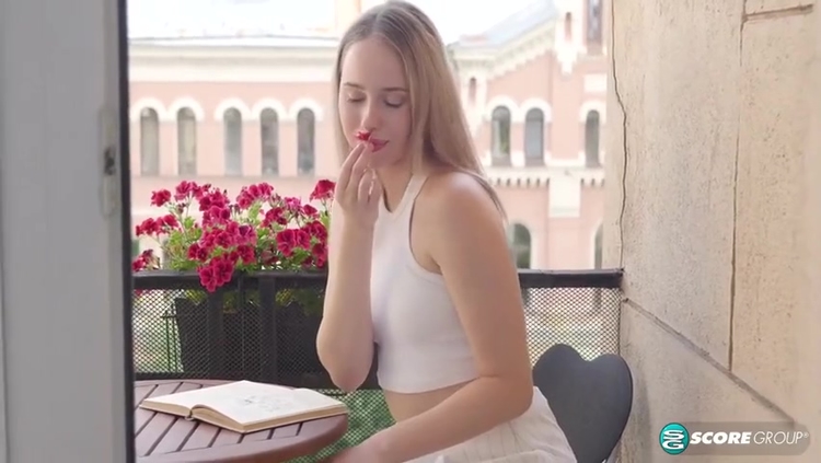 Alice Murkovski Solo_main_thumbnail