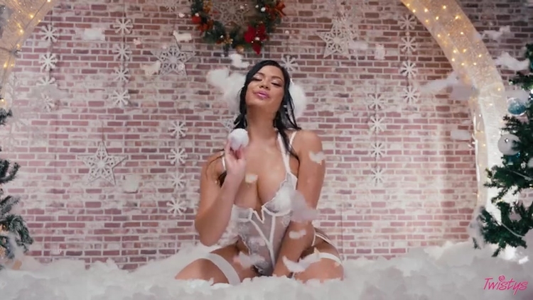 Scarlett Alexis Unwrapped_main_thumbnail