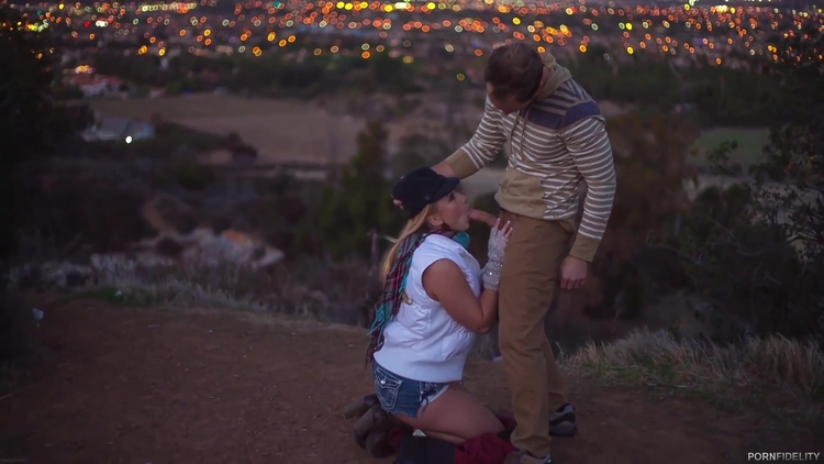 Aj Applegate Rica Rubia Recibe Un Duro_main_thumbnail