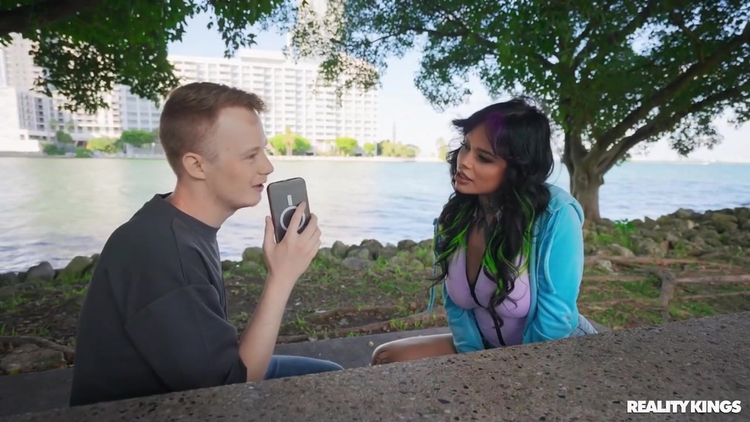 Hung Influencer Fucks A Milf Xwife Karen_main_thumbnail