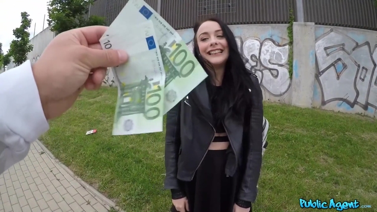 Sexy British Girl Has Risky Outdoor Creampie Sex_main_thumbnail