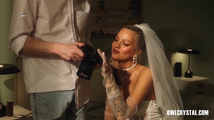 The Luxury Bride Is Left Alone With The Photographer And Cheats On Her Groom_main_thumbnail
