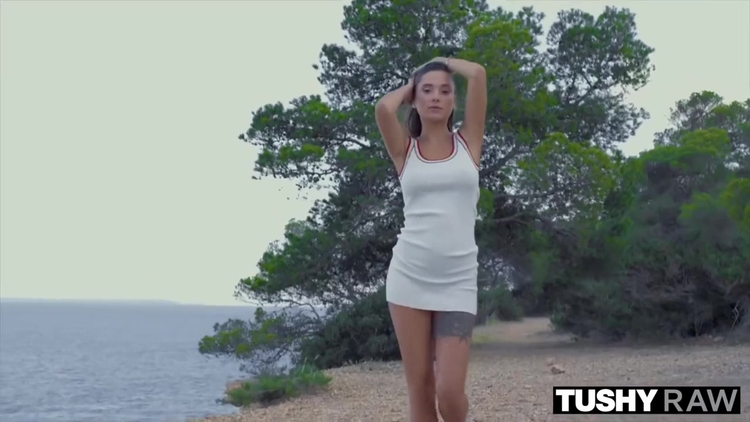 Liyas Perfect Vacation Is Being Gaped 24/7_main_thumbnail