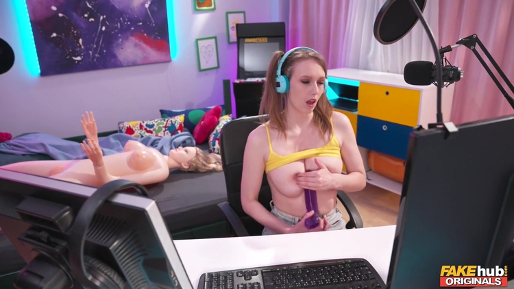 Full Student 18+ Goes Live And Has Anal When She Should Be Studying!_main_thumbnail