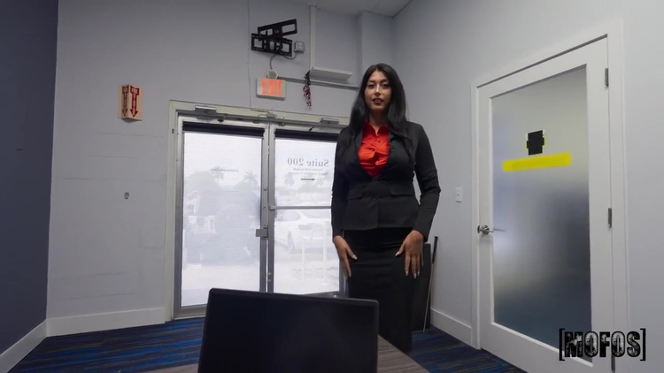 Hes Got Rizz / Lola Pearl, Amber Maddie, Tony Rubino - New Office, New Sneaky Link_main_thumbnail