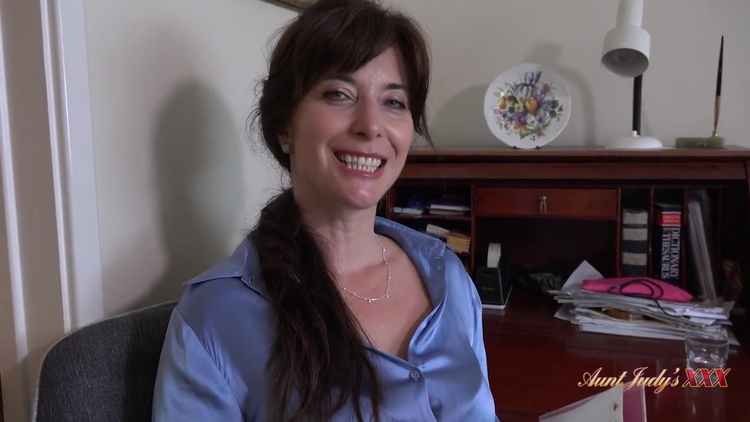 Sexy Milf Boss Lady Asha Sucks Your Cock At The_main_thumbnail