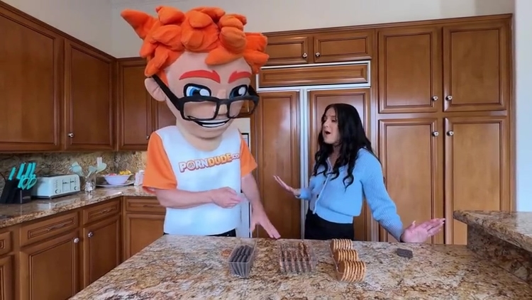 Serenas Teen 18+ Tease Transforms Into A Hard-pounding Extravaganza_main_thumbnail