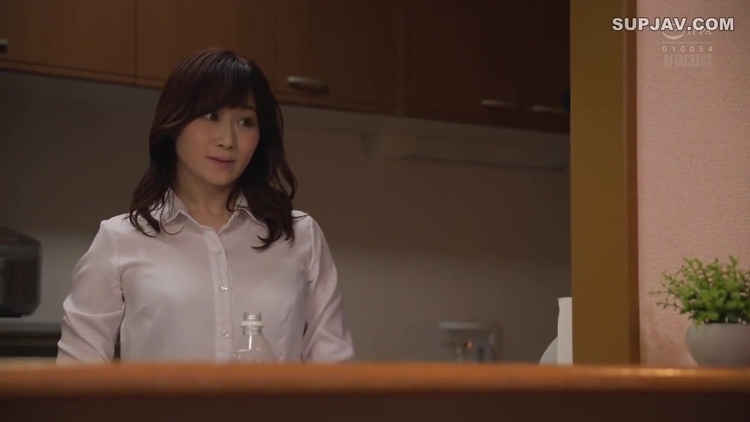 I Was Embraced By My Stepdaughters Boyfriend_main_thumbnail