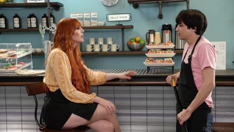 Godlike Stepmom With Huge Boobs Lauren Phillips Screwed By A Long Penis_main_thumbnail