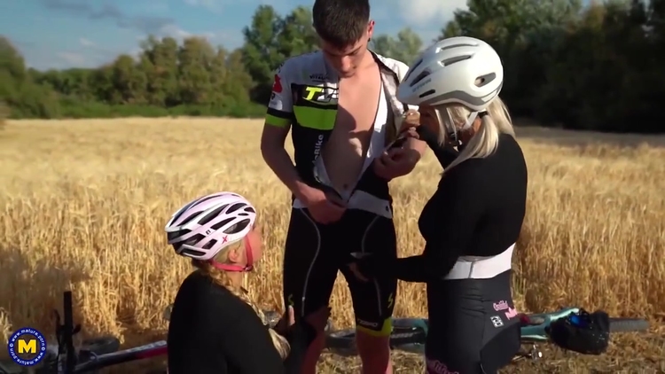 Alexa Outdore Threesome_main_thumbnail