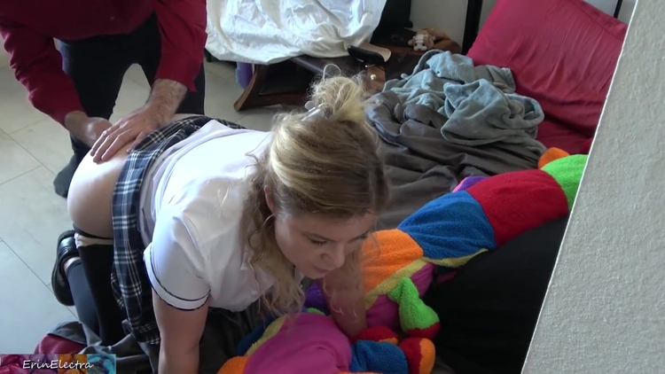 Teen 18+ Stepdaughter Gets An Butt Screwing From Stepdad_main_thumbnail