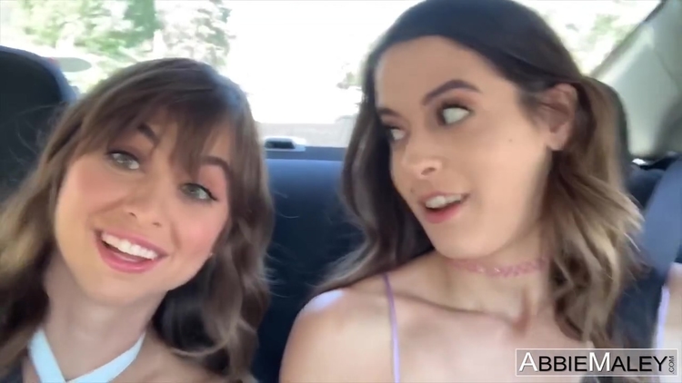 Blowjob At The Beach - Riley Reid_main_thumbnail