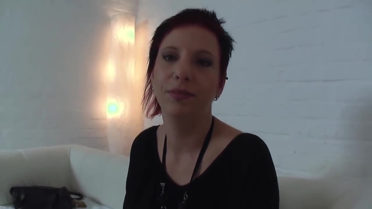 Milf Kim Und Der Riesen Dildo In Der Fotze_main_thumbnail