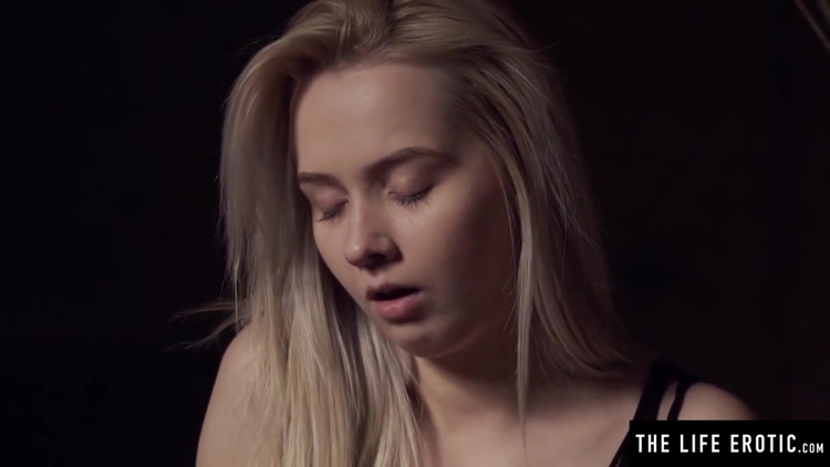 Cute Teen 18+ Masturbates With Teat Clamps And A Large Glass Sex Tool_main_thumbnail