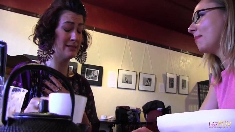 Using The Many Sex Toys They Have The Blonde And The Lesbian Milf Make Each Other Cum_main_thumbnail