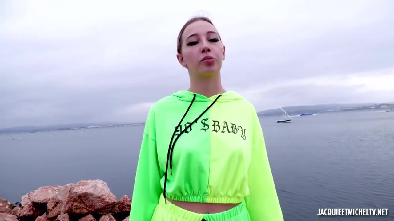 Queen Is Already Anticipating The Rest Of Her Adventures_main_thumbnail