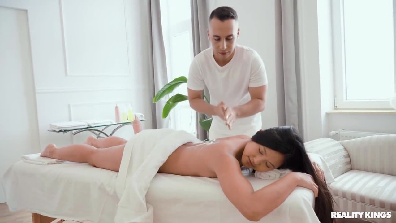 Mai I Oil You Up? / 9.7.2022 - Raul Costa And Mai Thai_main_thumbnail