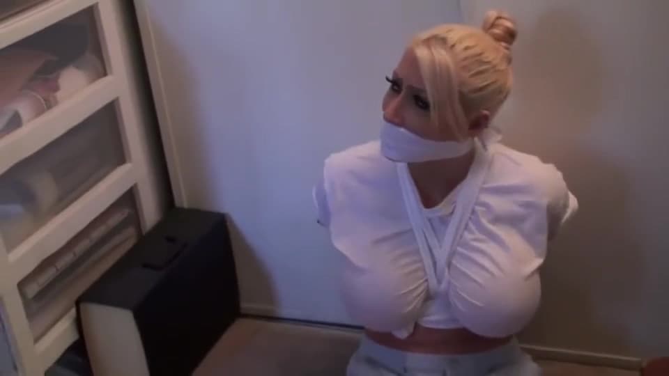 Look Behind You - Big Mammaries Babe Bondage Porn_main_thumbnail