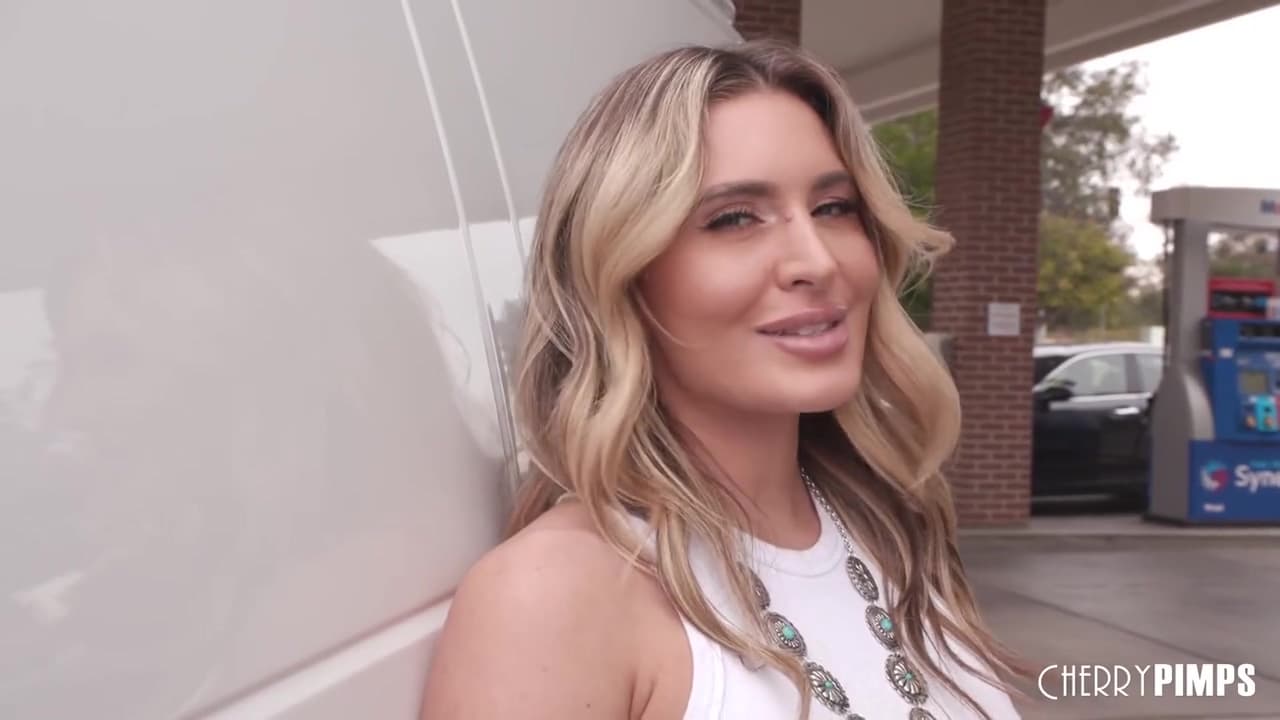 Ella Reese - Is A Sexual Adventurer_main_thumbnail