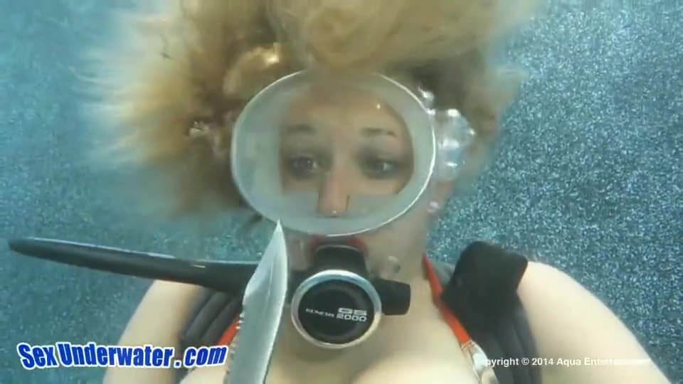 Strokes Cock Under Water_main_thumbnail