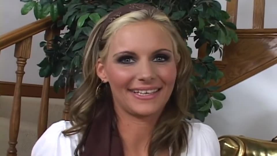 Hot Housewife Phoenix Marie Enjoys A Big Black Cock_main_thumbnail