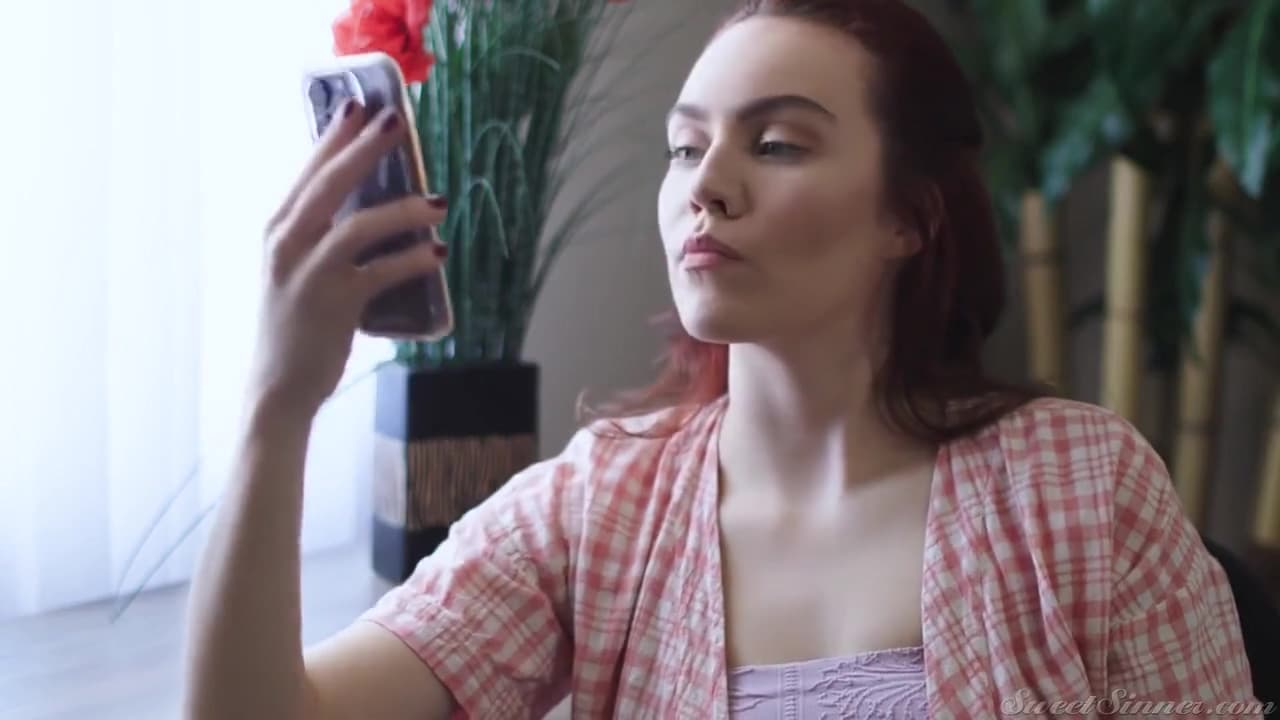 Victoria Voxxx - Keep It Close_main_thumbnail