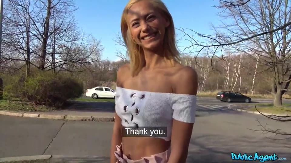 Cameraman Picks Up A Hottie And Fucks Her Against Th_main_thumbnail