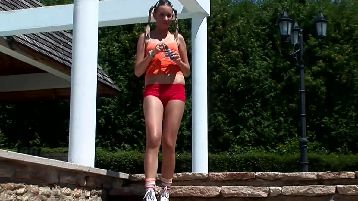 For The Sexy Young Whore_main_thumbnail