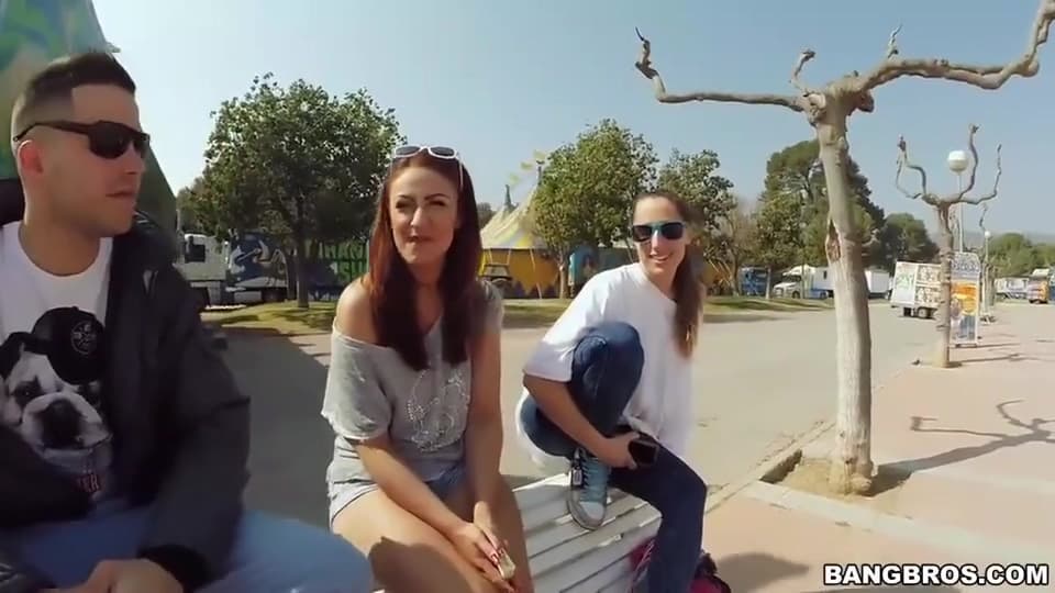 Public Making Out With Hot Girl_main_thumbnail