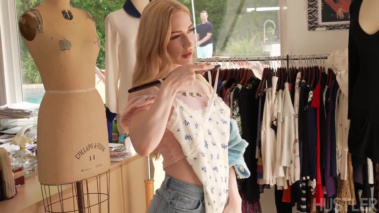 What Outfit Looks Better On The Floor?_main_thumbnail