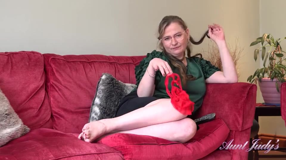 Horny Granny Heart-stopping Solo Video_main_thumbnail