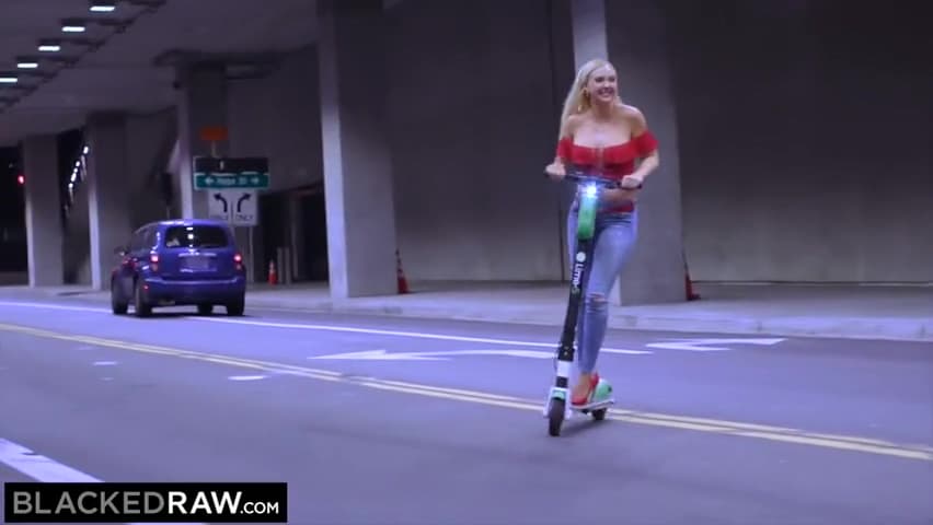 Shes Never Done This On A First Date_main_thumbnail