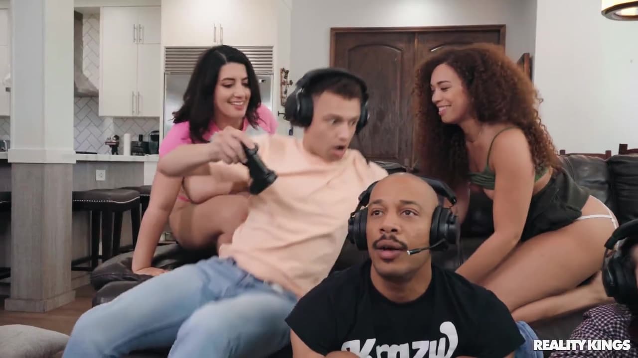 Willow Ryder, Sarah Arabic - Fucking With The Gamers - Hotgirlsgame_main_thumbnail