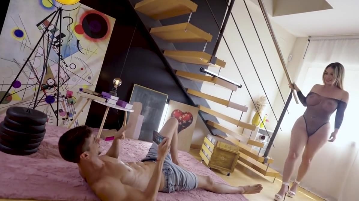 Passionate Milf With Big Milkings Gets Fucked In The Pussy_main_thumbnail