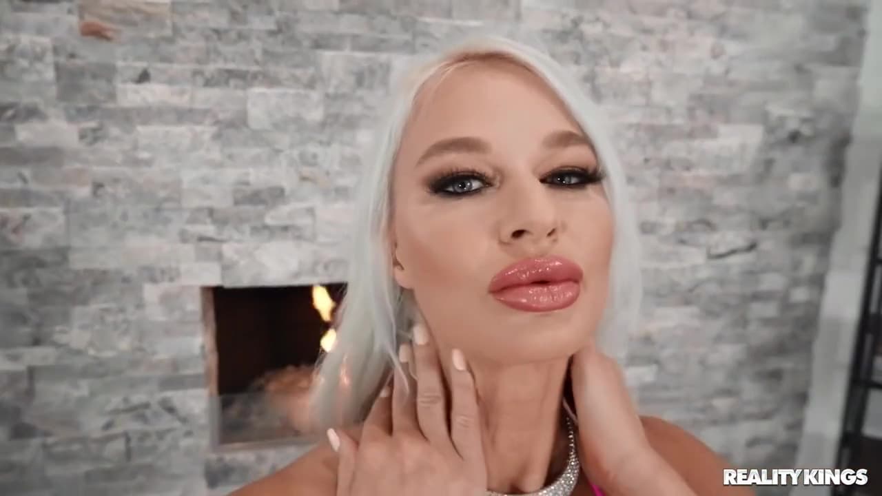 Glamour Blonde Milf London River Is Ready To Make Al_main_thumbnail