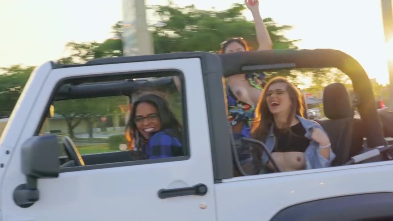 Stunning Lesbos Outdoor Threesome Sex Clip_main_thumbnail