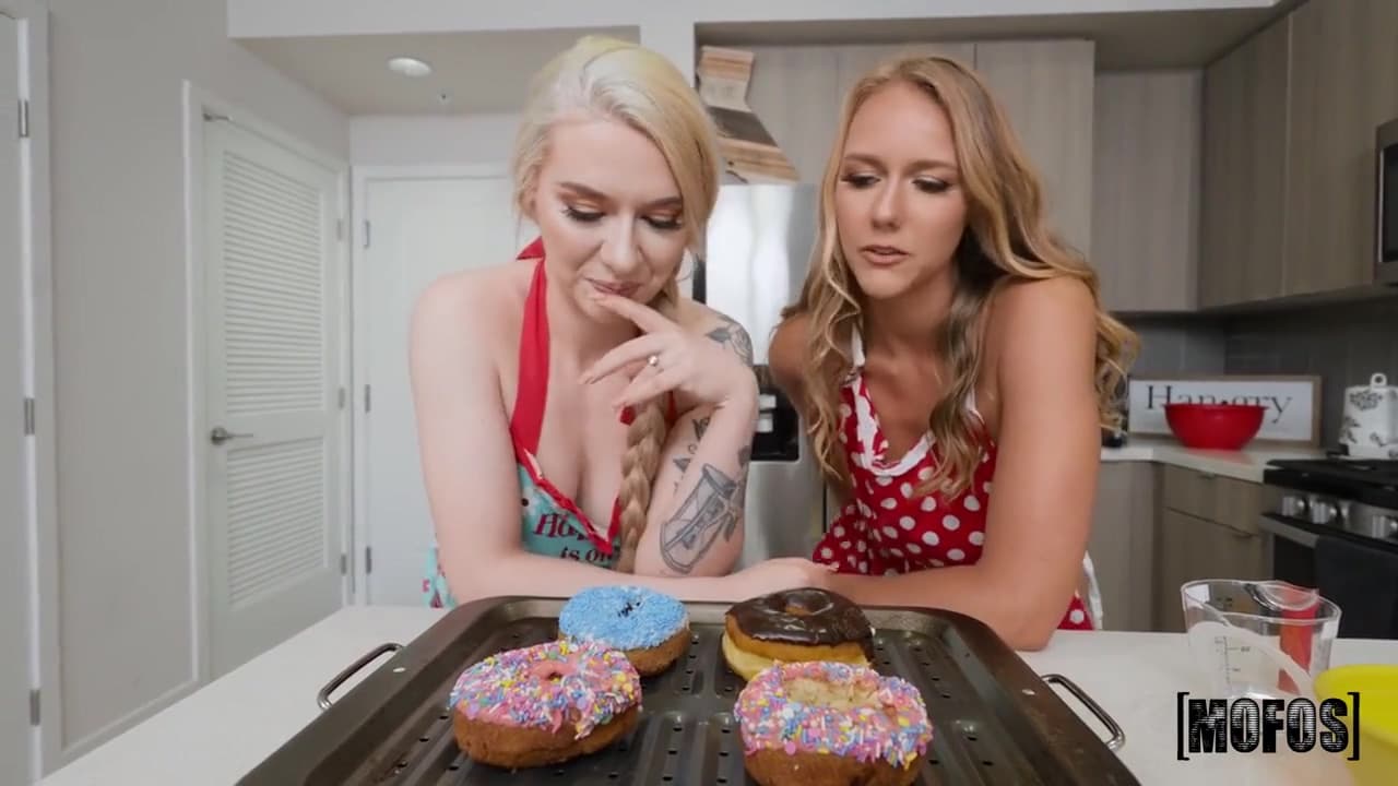 Kitchen Threesome Cock Sharing - Jasmine Daze And Dakota Williams - Hot Birt - Hardcore_main_thumbnail
