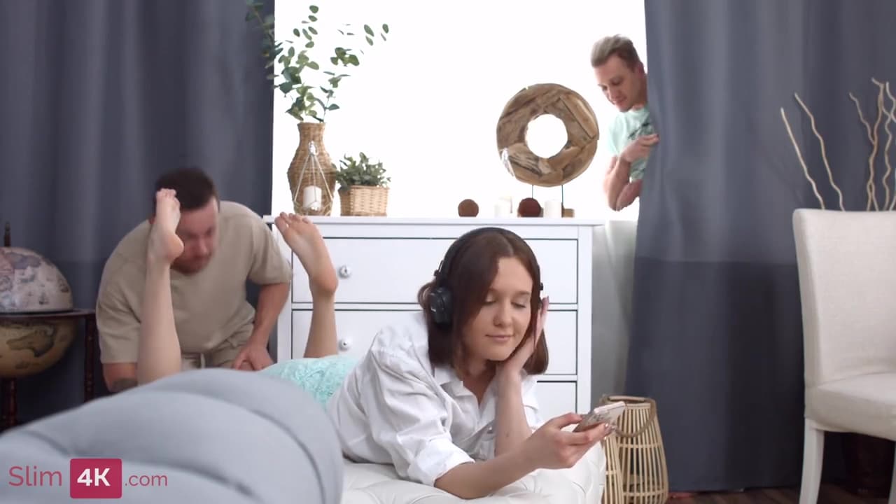 Brunette Teen 18+ Agrees To Mmf Threesome And Gets Dp_main_thumbnail