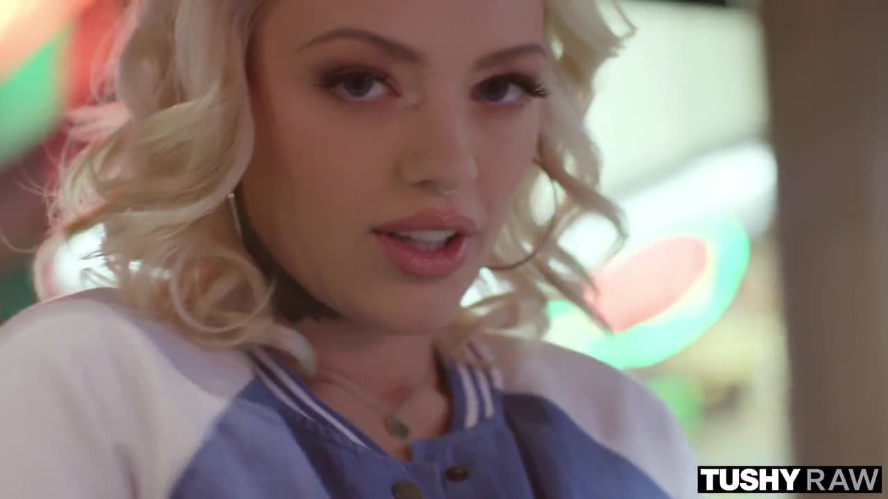 Blonde Baddie Alex Gapes Her Little Ass Wide Open_main_thumbnail