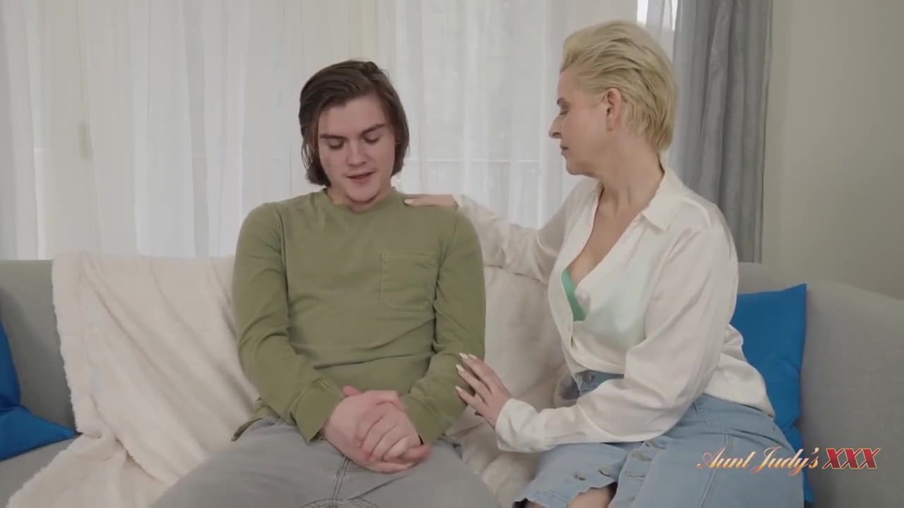 Bobbi Shay - Bobbi Shay Has A Unique Solution For Her Lonely Therapy Patient_main_thumbnail