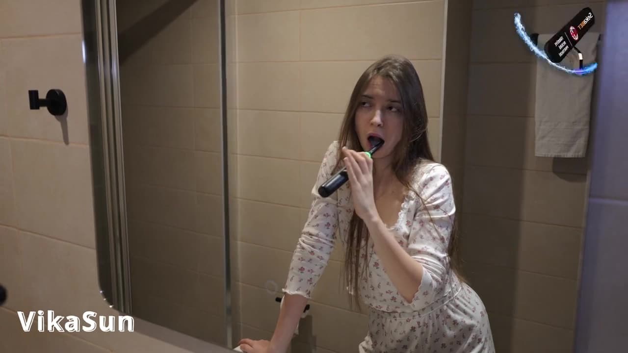 Hot Brunette Gets Orgasm From Her Favorite_main_thumbnail