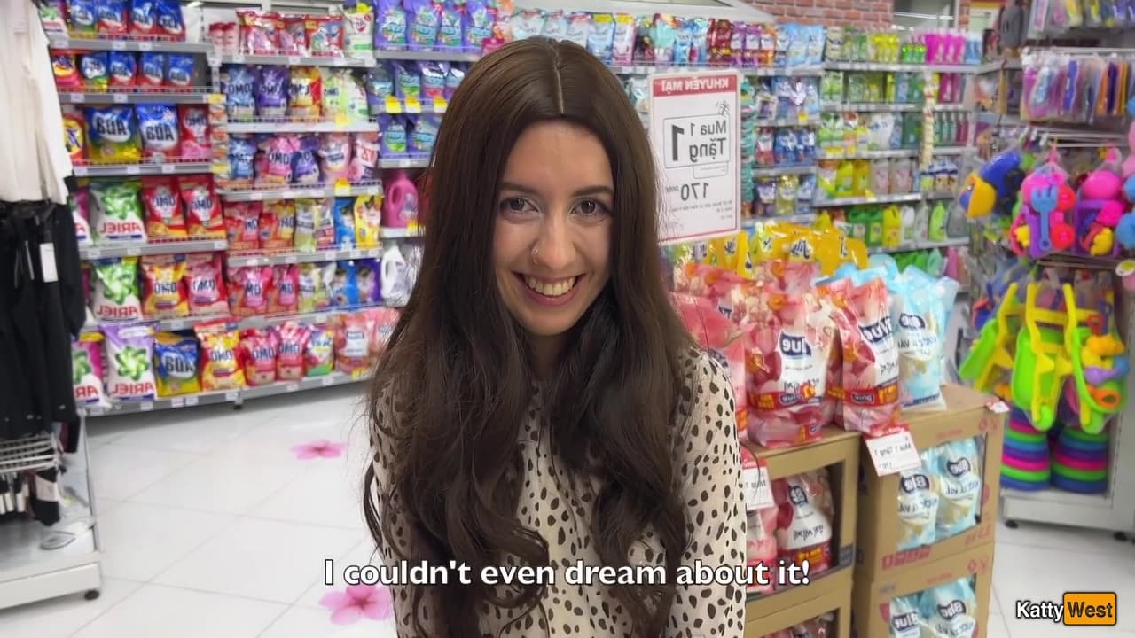 Takes Off Condom During Sex With Fan And Lets Him Cum Inside Her_main_thumbnail